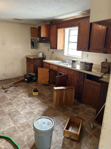 201 Volz kitchen before remodel.