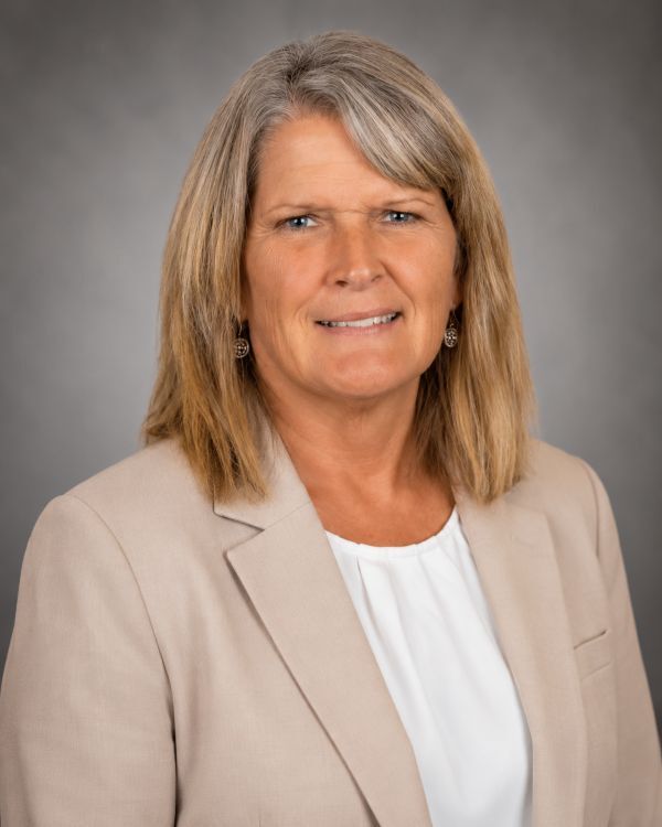 Joyce Edwards Headshot.